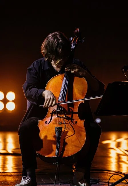 ATOMIC CELLOS. РОК-ХИТЫ НА ВИОЛОНЧЕЛЯХ ПРИ СВЕЧАХ В ОРАНЖЕРЕЕ