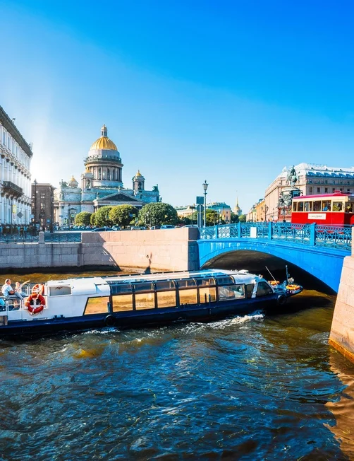 Автобус + теплоход по Неве: весь Петербург за 2,5 часа