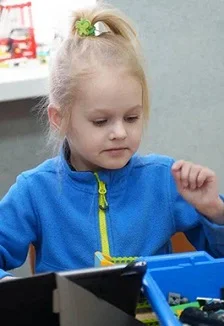 Кружок эксперементальной механики и робототехники Шестеренка (1 занятие в неделю) детского центра Школа Радость