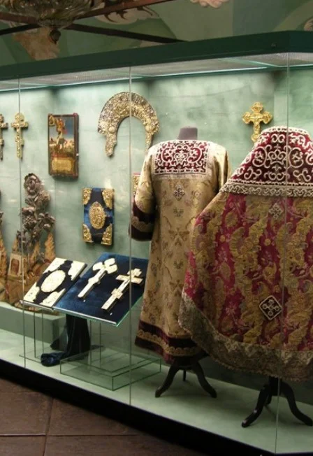 Сокровища Ростовского кремля (лицевое шитье и серебряные изделия XVII-XVIII вв. из собрания музея)